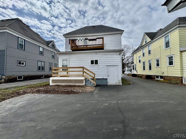 521 Main Street Oneida, NY 13421 - Photo 5 of 31 New lower deck
