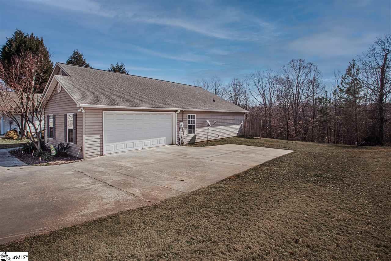 637 Fairmont Road Anderson, SC 29621 - Photo 3 of 29