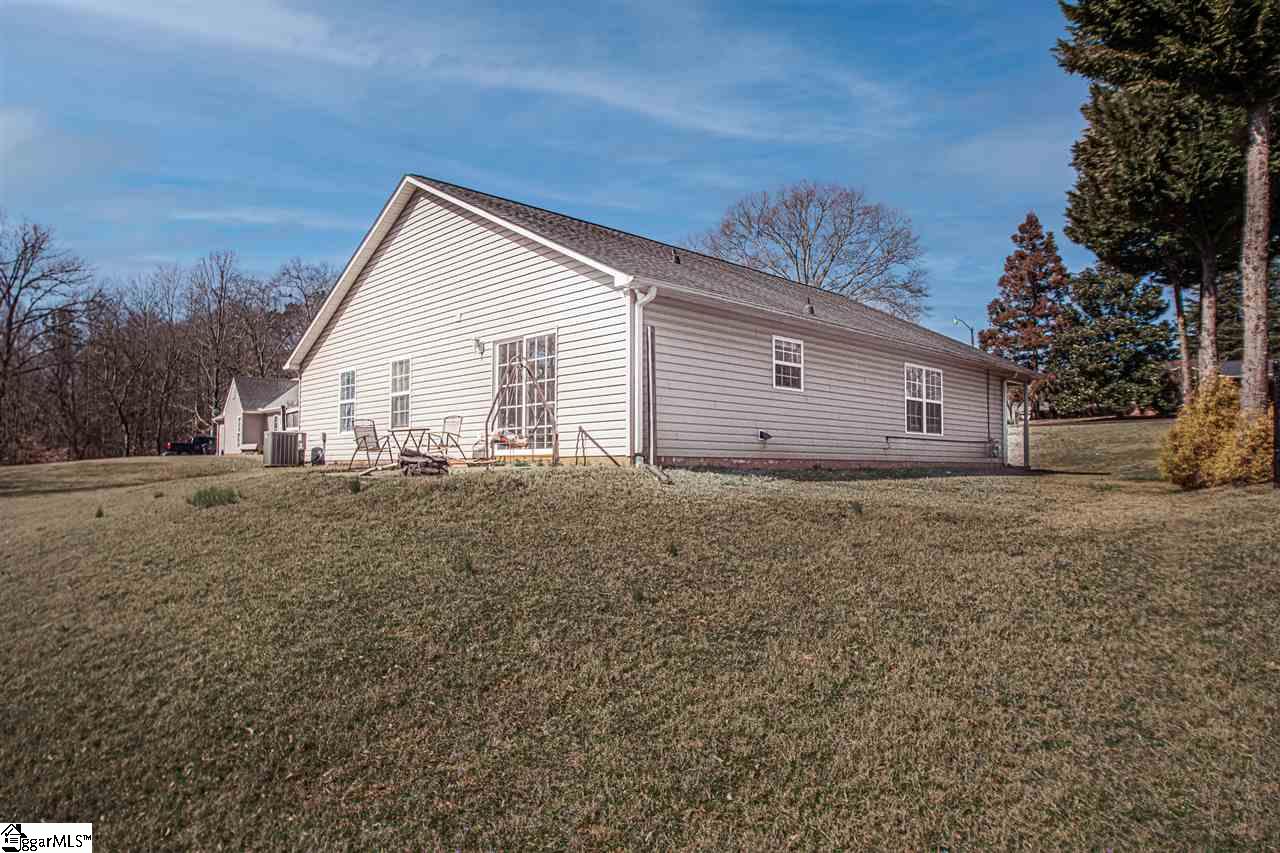 637 Fairmont Road Anderson, SC 29621 - Photo 5 of 29