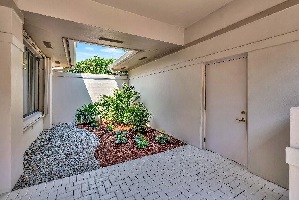 6102 Southeast Oakmont Place Stuart, FL 34997 - Photo 5 of 50 Photo 5