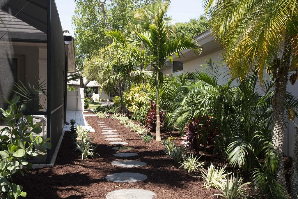 6102 Southeast Oakmont Place Stuart, FL 34997 - Photo 8 of 50 Photo 8