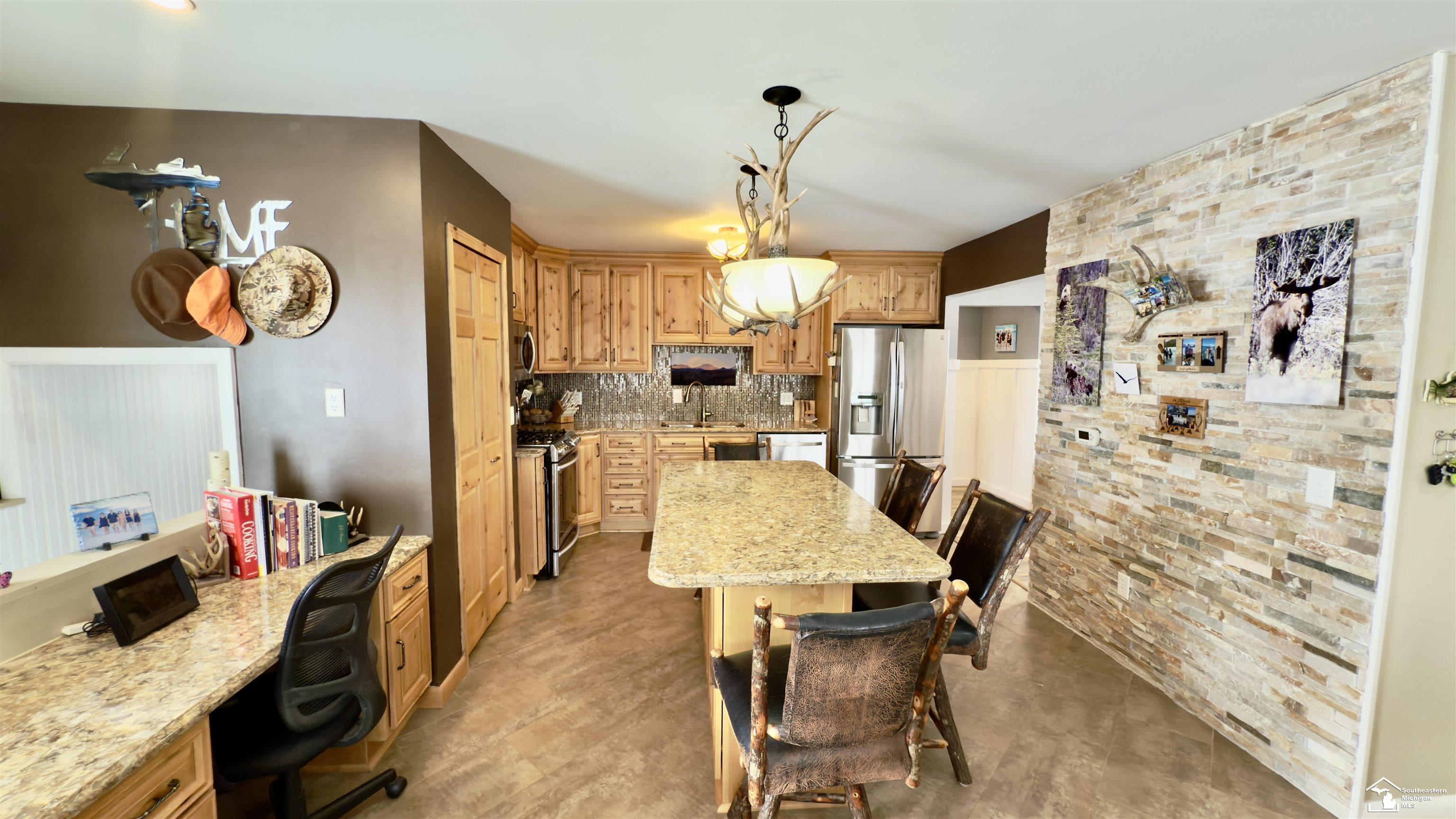 818 South Raisinville Road Monroe, MI 48161 - Photo 10 of 37