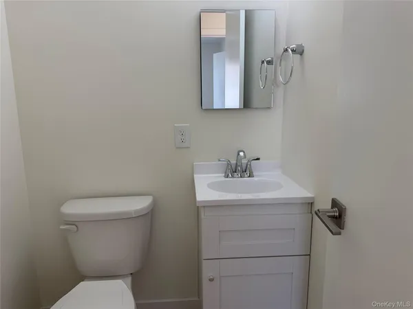 $2,000 | 5 Colonial Drive, Unit 8, Wappingers Falls, NY 12590