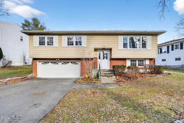 $349,900 | 54 Normanside Drive, Albany, NY 12208