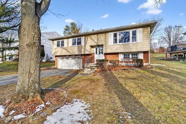 $349,900 | 54 Normanside Drive, Albany, NY 12208