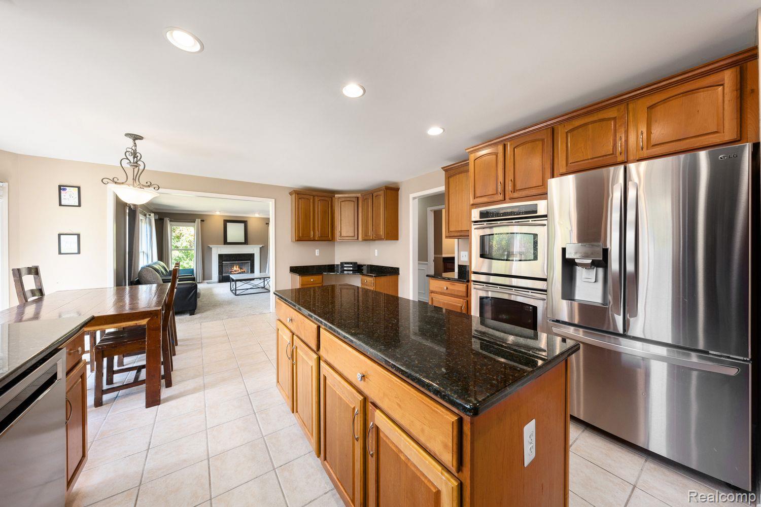 6816 Oakhurst Ridge Road Clarkston, MI 48348 - Photo 8 of 36 Gallery Image 8
