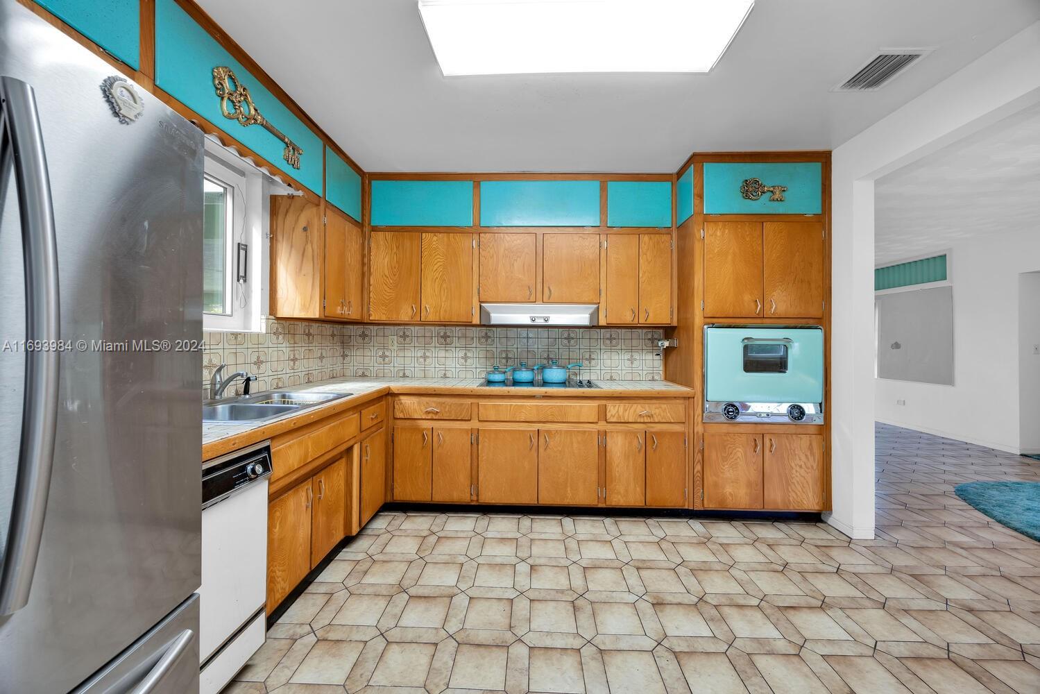 8510 Southwest 45th Street Miami, FL 33155 - Photo 11 of 28 Gallery Image 11