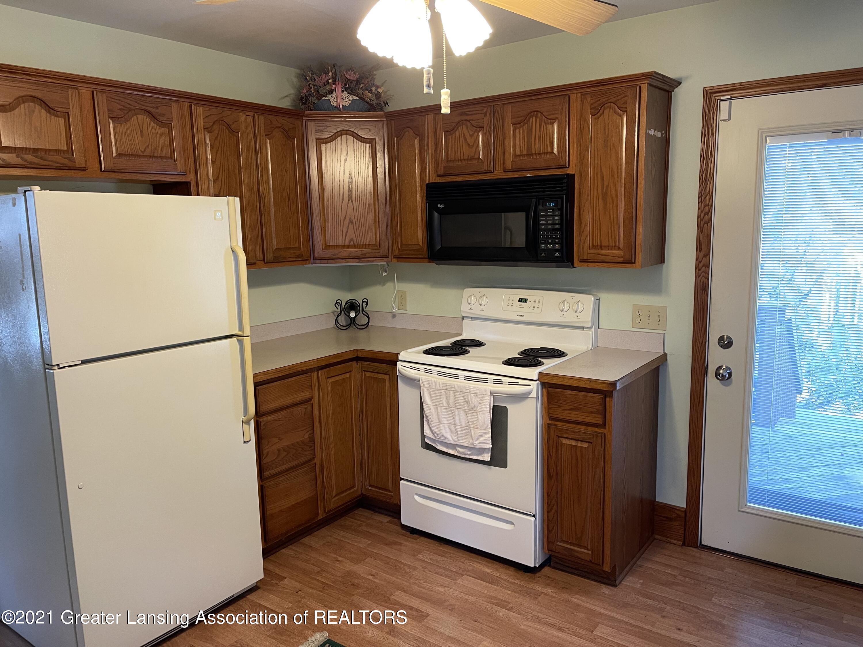 2323 Strathmore Road Lansing, MI 48910 - Photo 9 of 24 IMG_7588