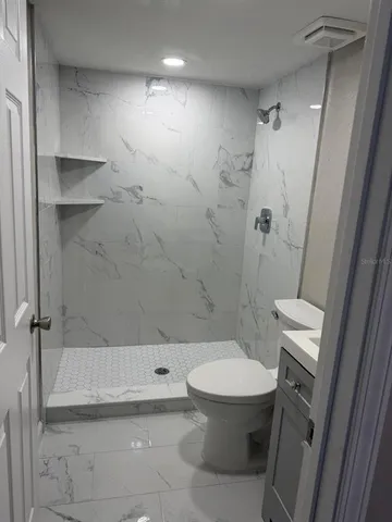 a bathroom with a toilet and a shower