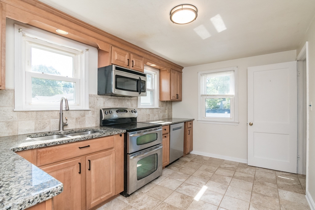 73 Catalpa Terrace Springfield, MA 01119 - Photo 17 of 31