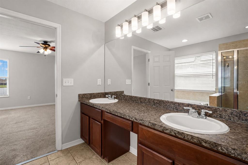 10284 Newminster Loop Ruskin, FL 33573 - Photo 36 of 72
