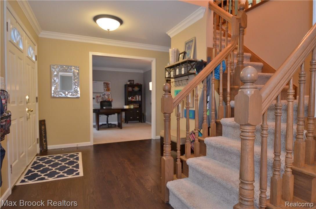 448 Shellbourne Drive Rochester, MI 48309 - Photo 3 of 46 FOYER