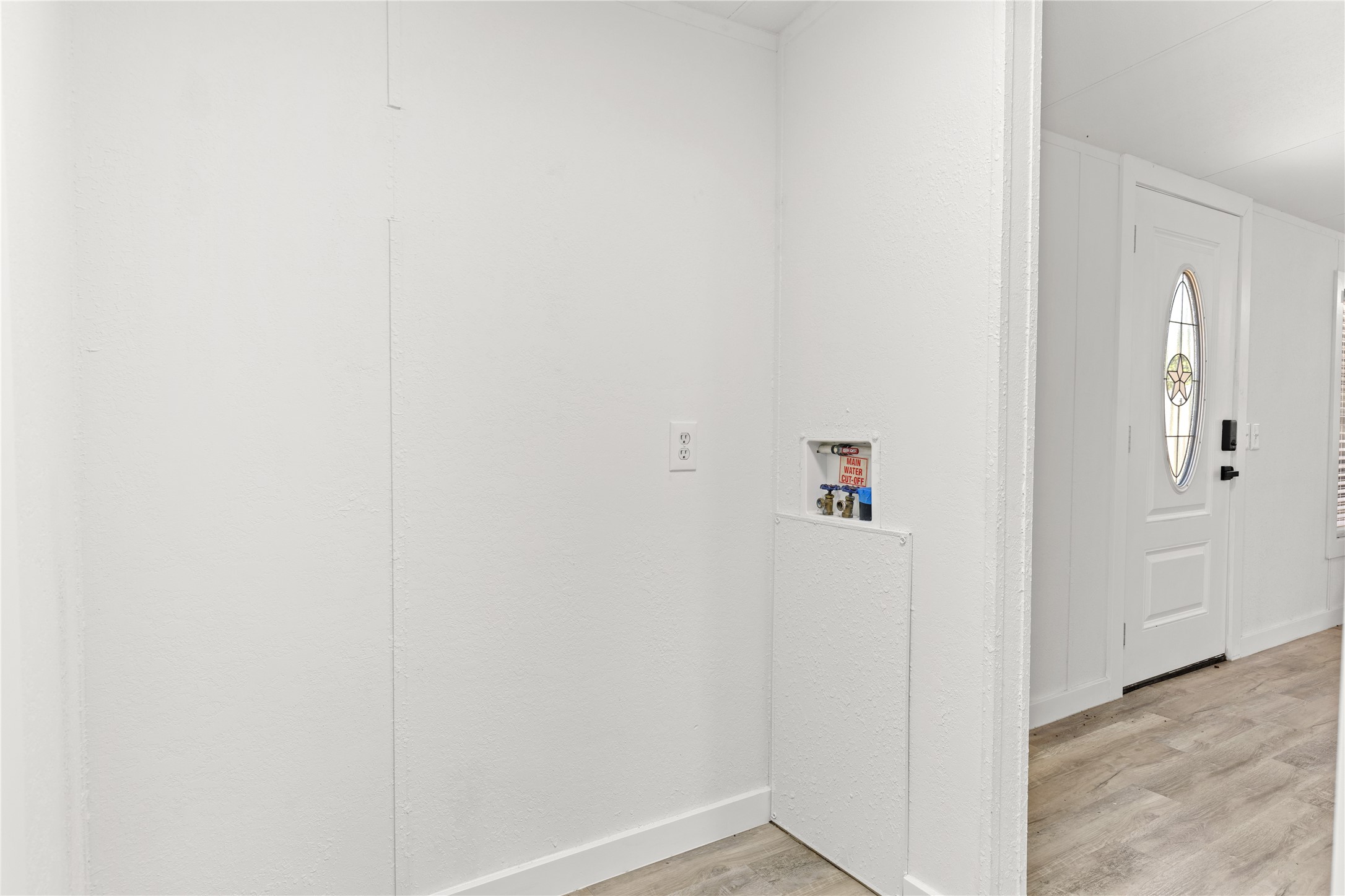 2134 County Road 5017 Cleveland, TX 77327 - Photo 13 of 25 a view of a hallway