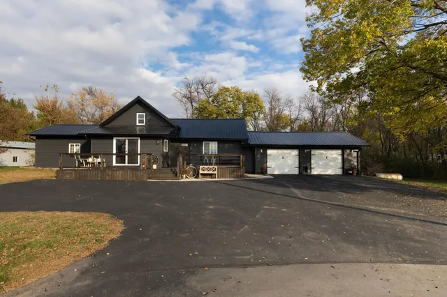 $250,000 | 16121 County Road 4 Southeast, Lake Lillian, MN 56253