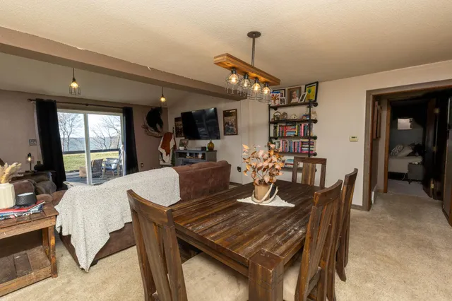 $250,000 | 16121 County Road 4 Southeast, Lake Lillian, MN 56253