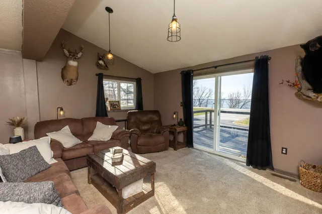 $250,000 | 16121 County Road 4 Southeast, Lake Lillian, MN 56253