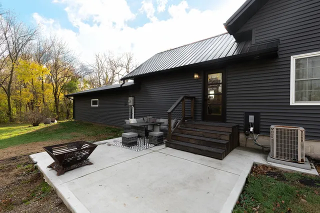 $250,000 | 16121 County Road 4 Southeast, Lake Lillian, MN 56253