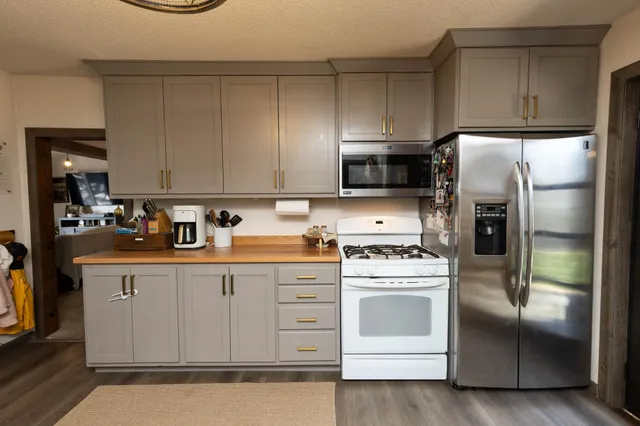 $250,000 | 16121 County Road 4 Southeast, Lake Lillian, MN 56253