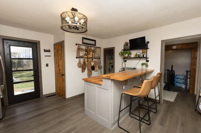 $250,000 | 16121 County Road 4 Southeast, Lake Lillian, MN 56253