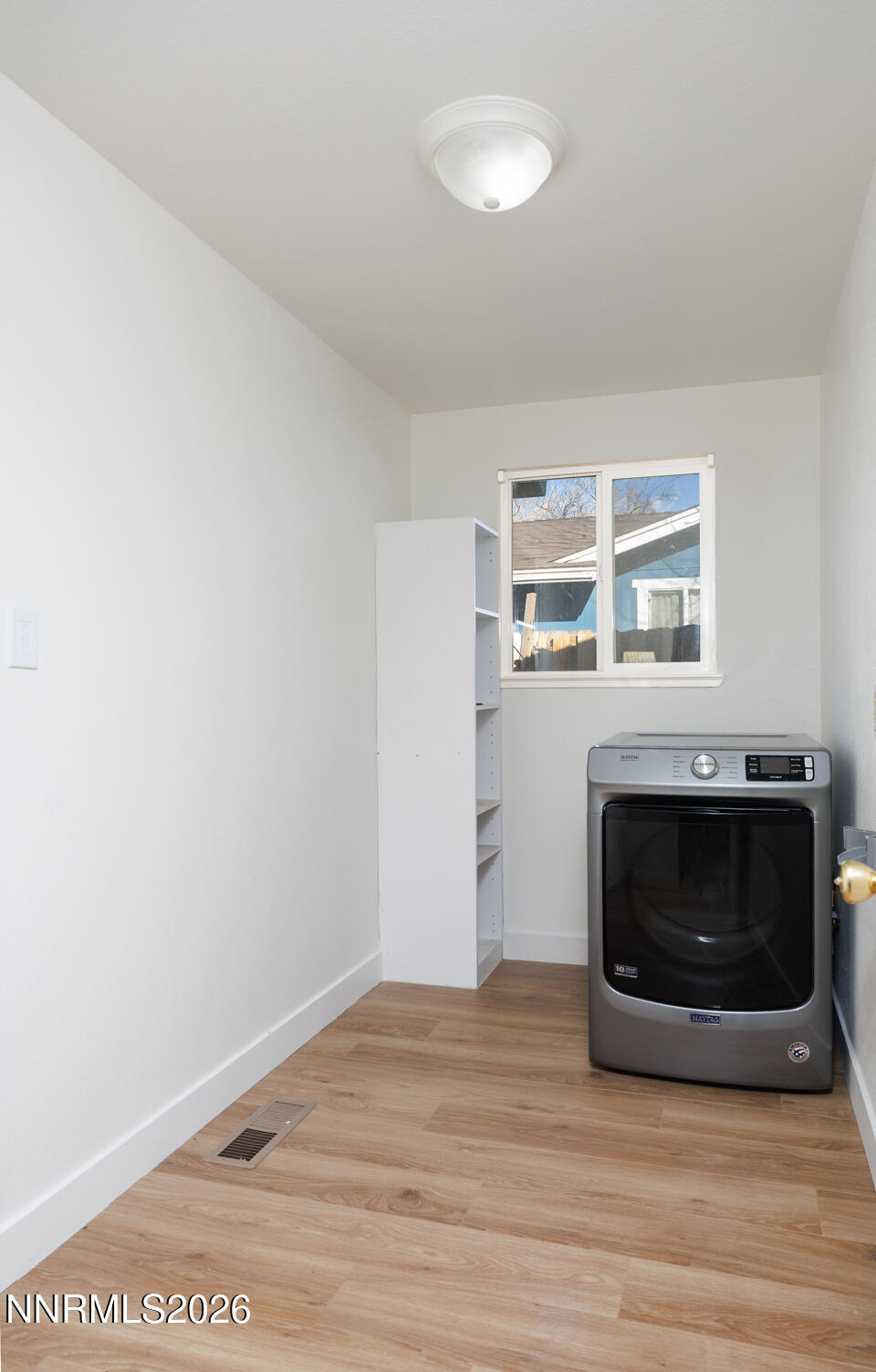 590 Fargo Way Fernley, NV 89408 - Photo 17 of 25 a room with a fireplace and a stove