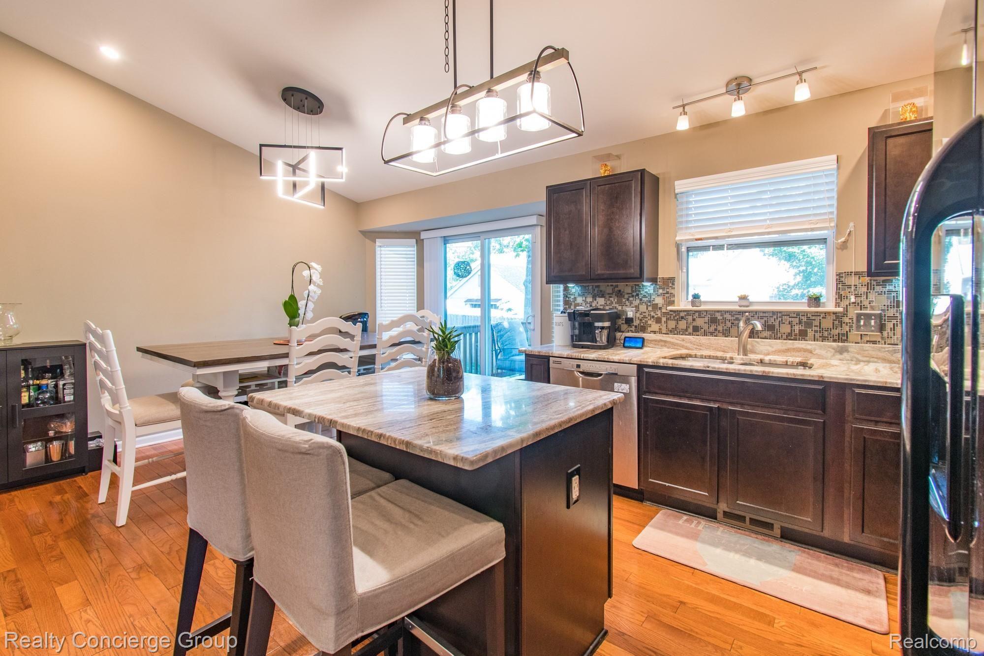 18988 Farmington Road Livonia, MI 48152 - Photo 3 of 22 Farmington Rd-105.jpg