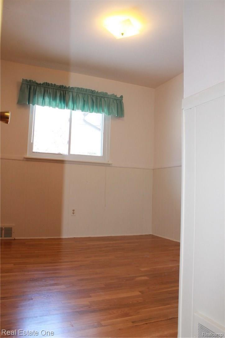 167 Booth Road Troy, MI 48085 - Photo 10 of 30 IMG_1426.JPG