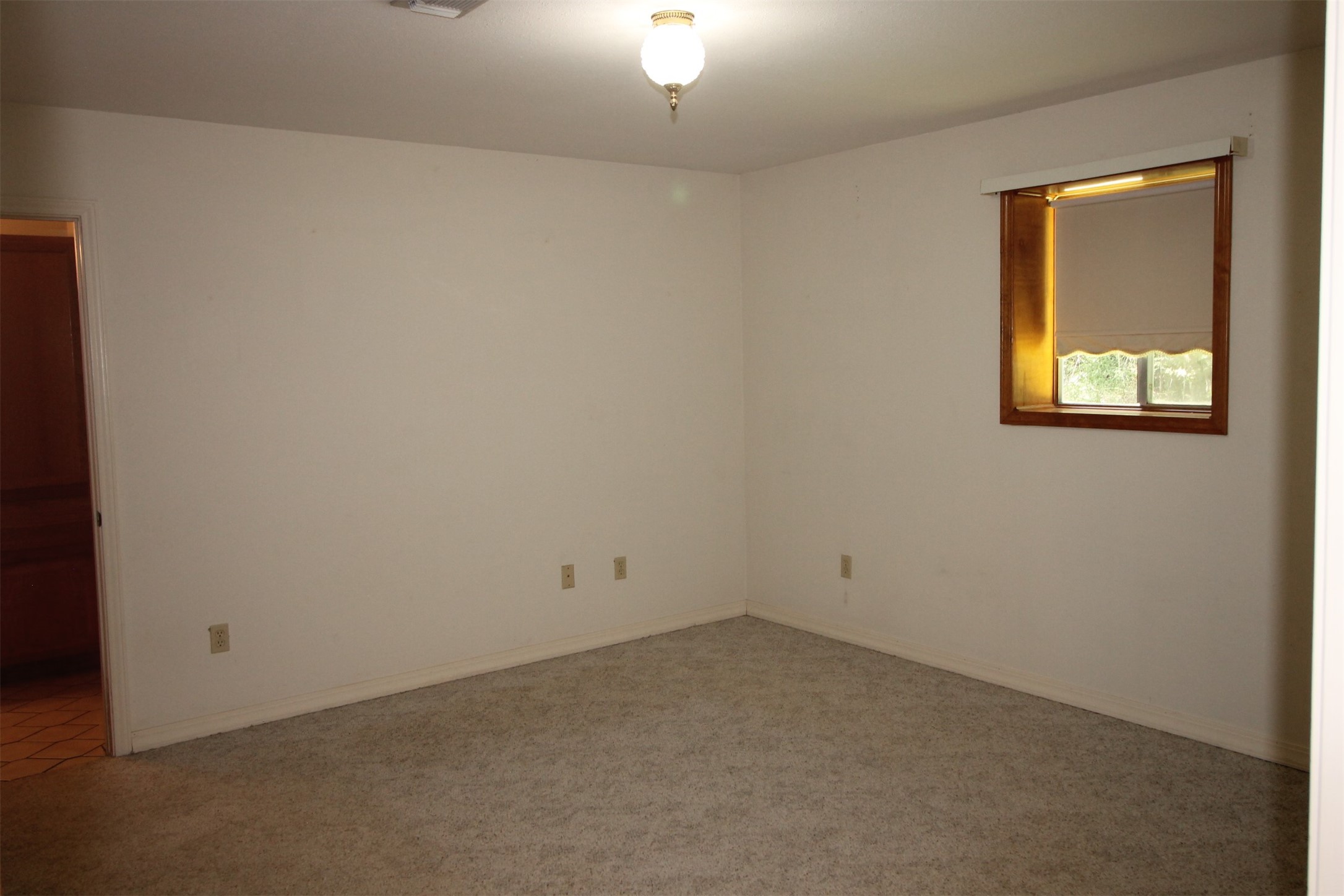 1528 County Road 2005 Liberty, TX 77575 - Photo 15 of 26 an empty room with a window