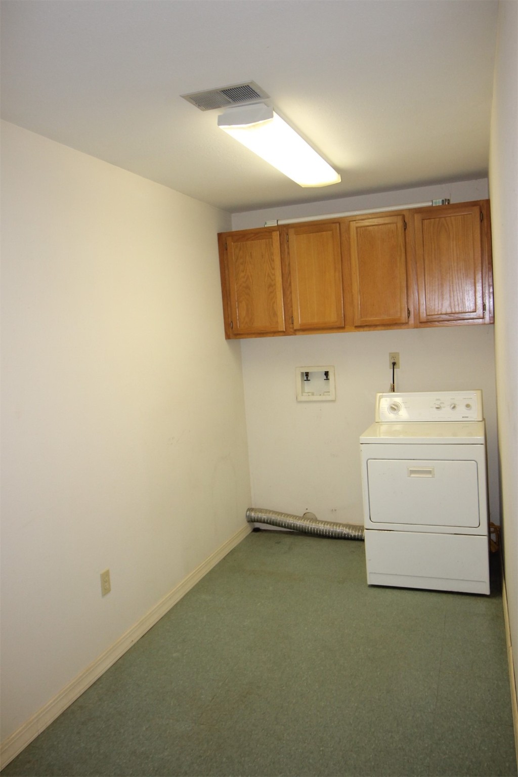 1528 County Road 2005 Liberty, TX 77575 - Photo 20 of 26 a utility room with dryer and washer
