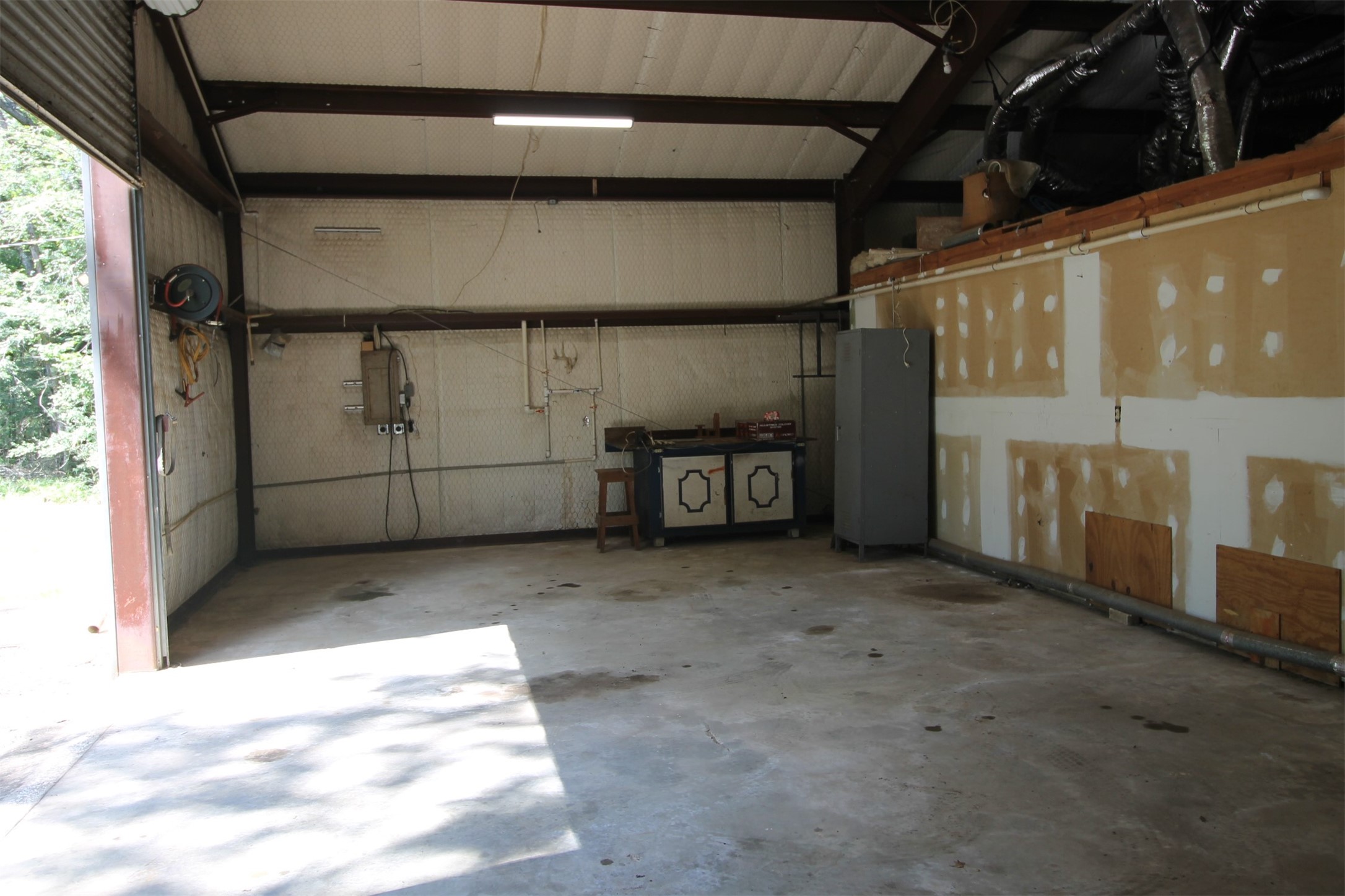 1528 County Road 2005 Liberty, TX 77575 - Photo 9 of 26 a view of a garage