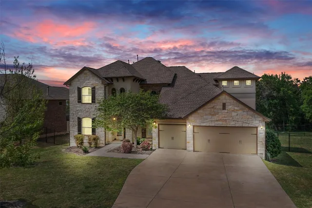 a view of house with a yard