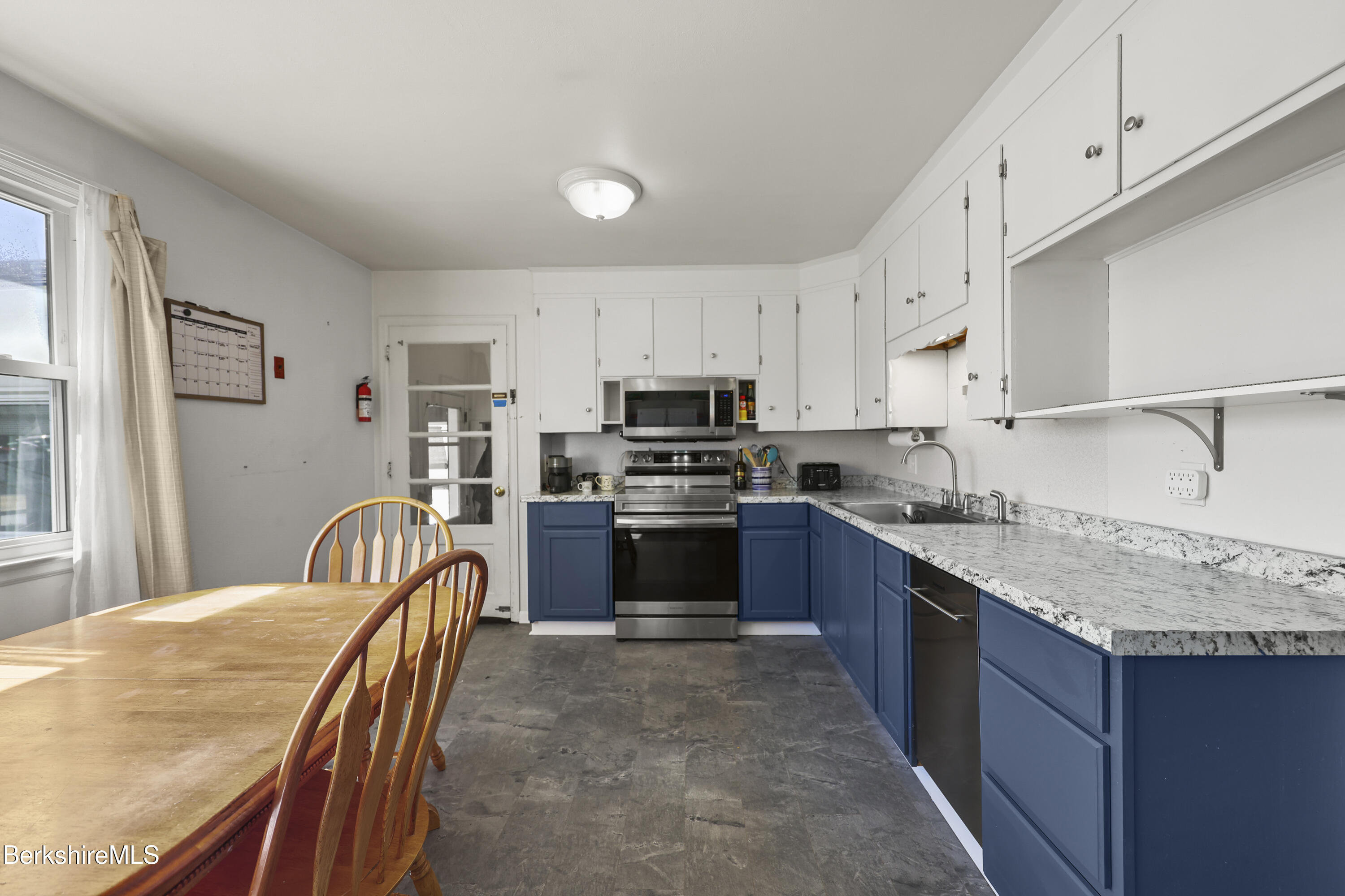 8 Alba Avenue Pittsfield, MA 01201 - Photo 9 of 36 Kitchen