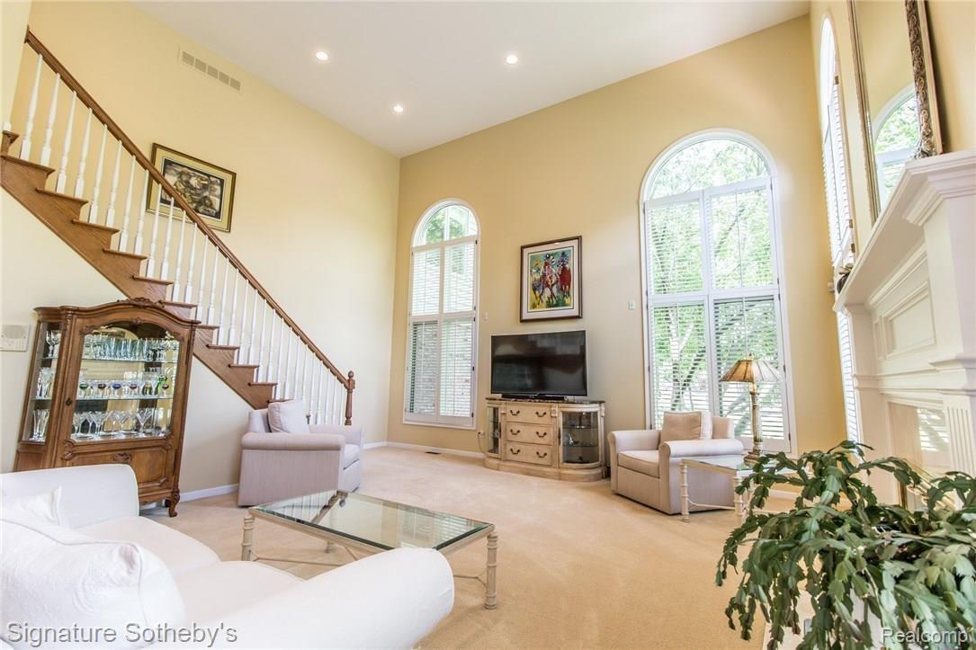 1650 Scenic Hollow Rochester, MI 48306 - Photo 29 of 60 2ND STAIRCASE
