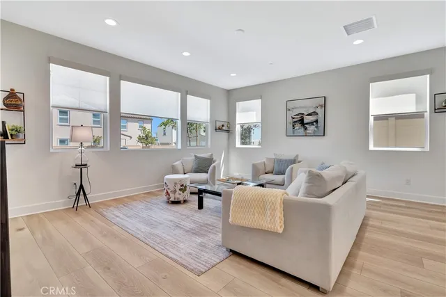 $4,900 | 10887 Carlos Street, Ventura, CA 93004