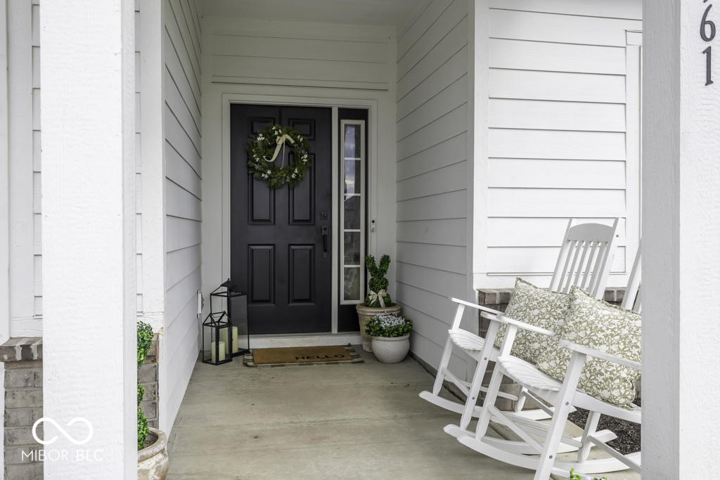 561 Riviera Place Greenwood, IN 46143 - Photo 2 of 23