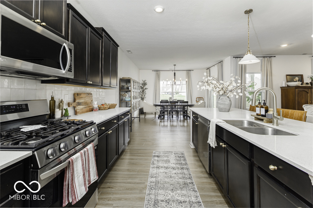 561 Riviera Place Greenwood, IN 46143 - Photo 4 of 23