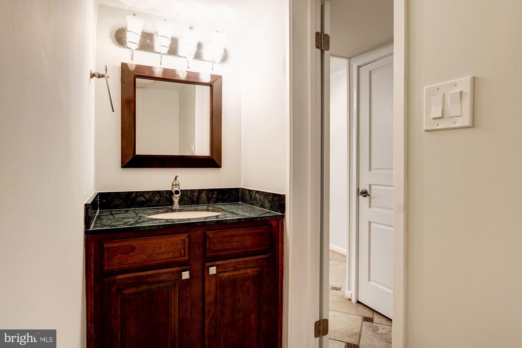 8166 Inverness Ridge Road Potomac, MD 20854 - Photo 31 of 35