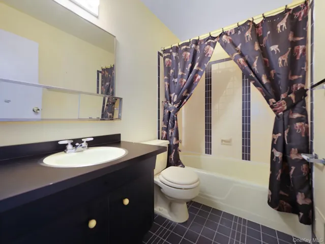 $954,000 | 6 Pennington Way, Spring Valley, NY 10977