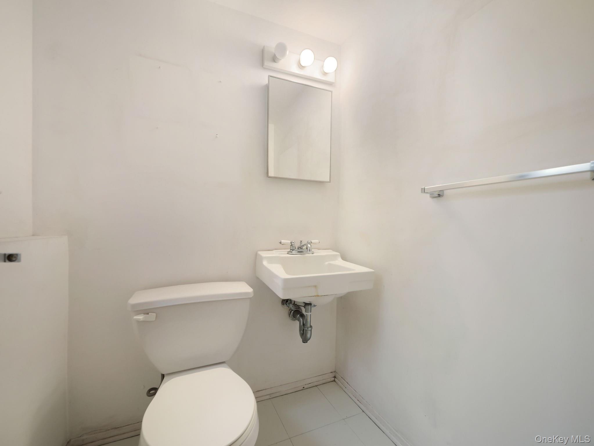 6 Pennington Way Spring Valley, NY 10977 - Photo 29 of 34 Half bath