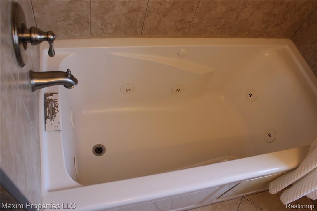 7524 Miller Road Dearborn, MI 48126 - Photo 19 of 23 IMG_1016.JPG