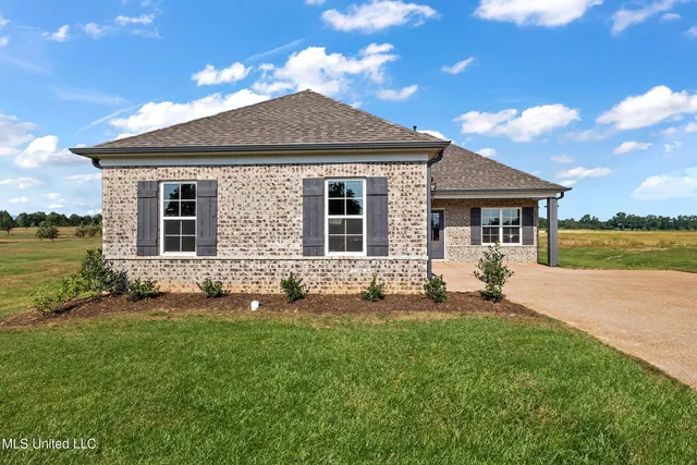 $318,900 | 6486 John Hamilton Way East, Olive Branch, MS 38654