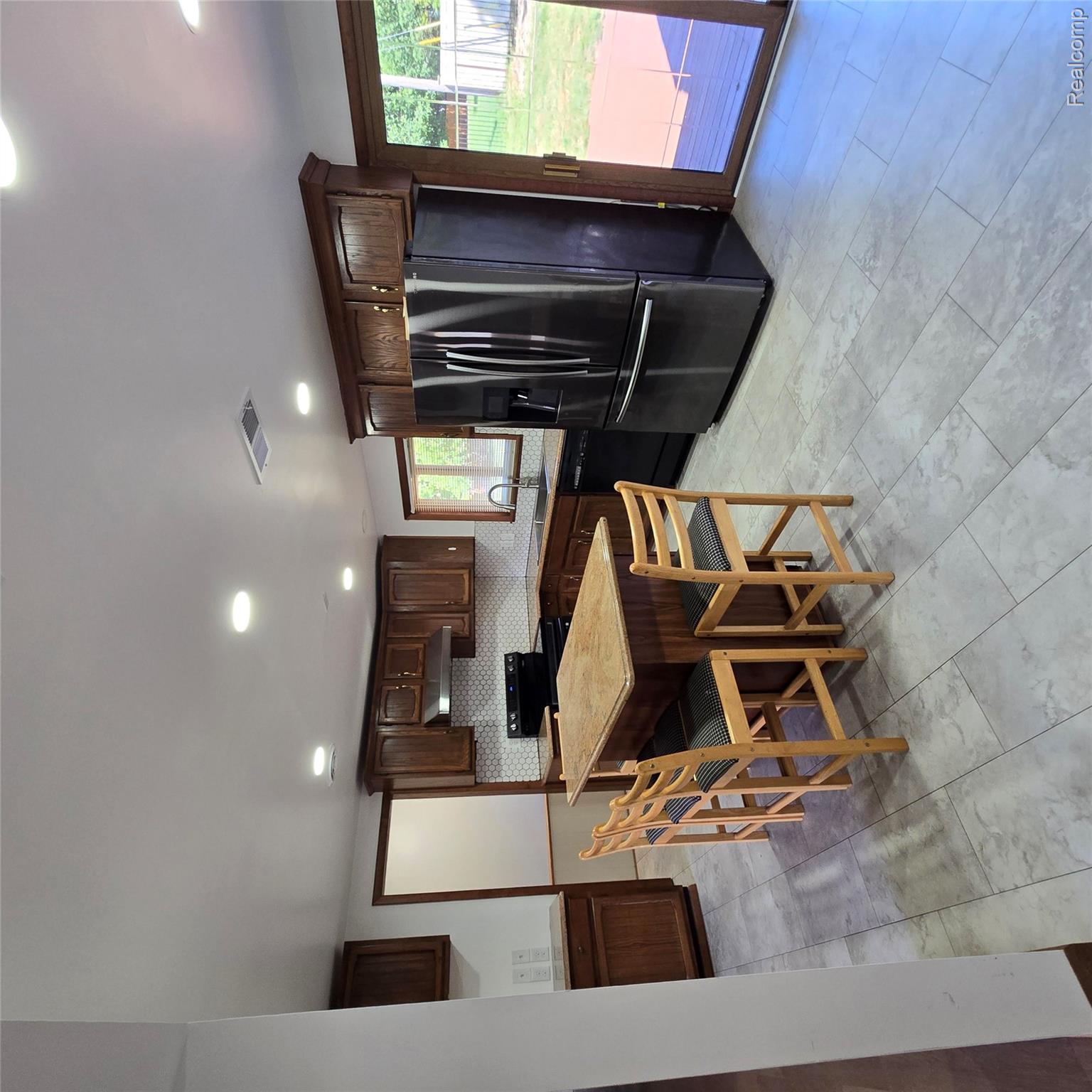 311 Nevada Avenue Rochester, MI 48309 - Photo 16 of 70 Kitchen