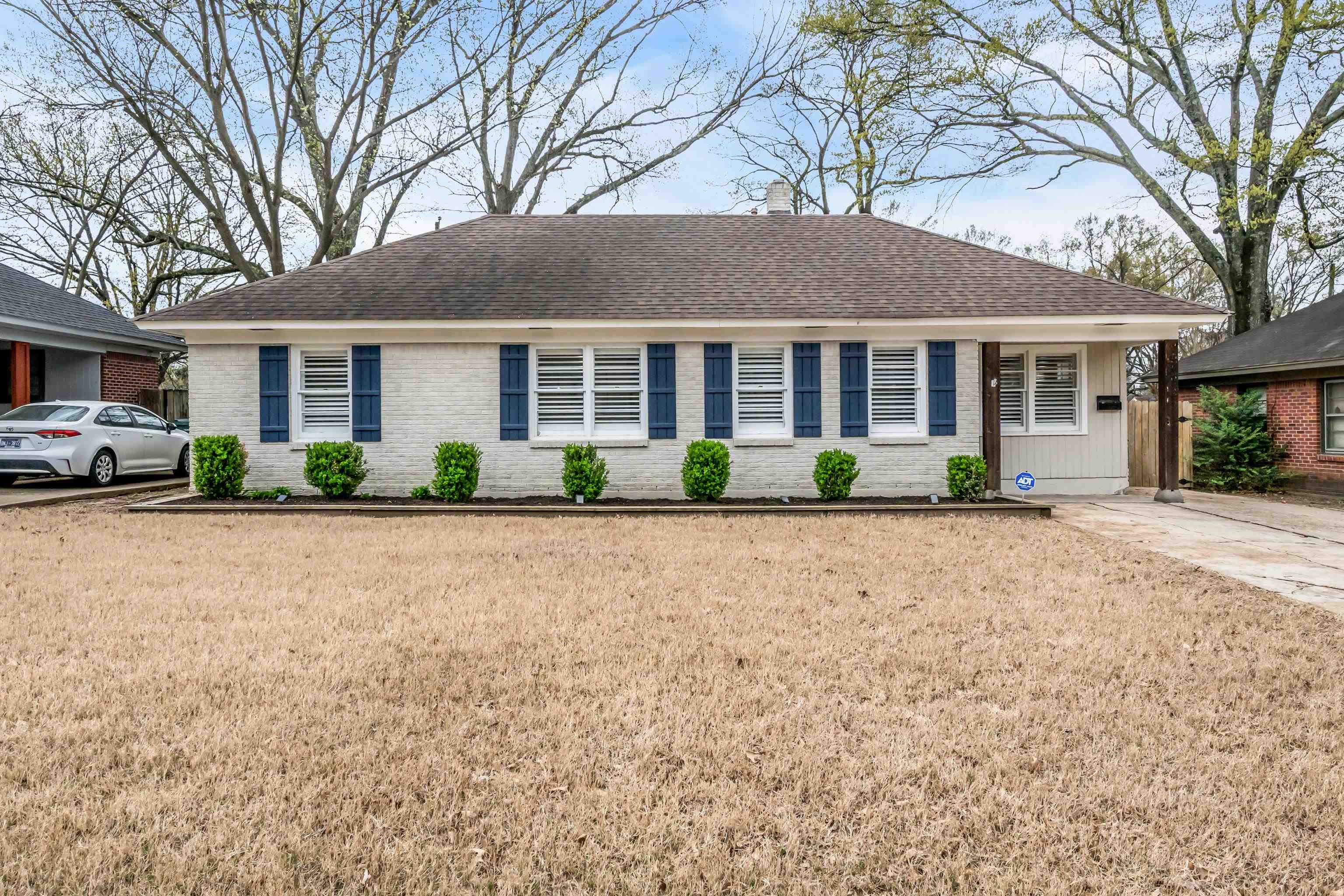 5051 Dee Road Memphis, TN 38117 - Photo 24 of 32 a front view of house with yard and green space