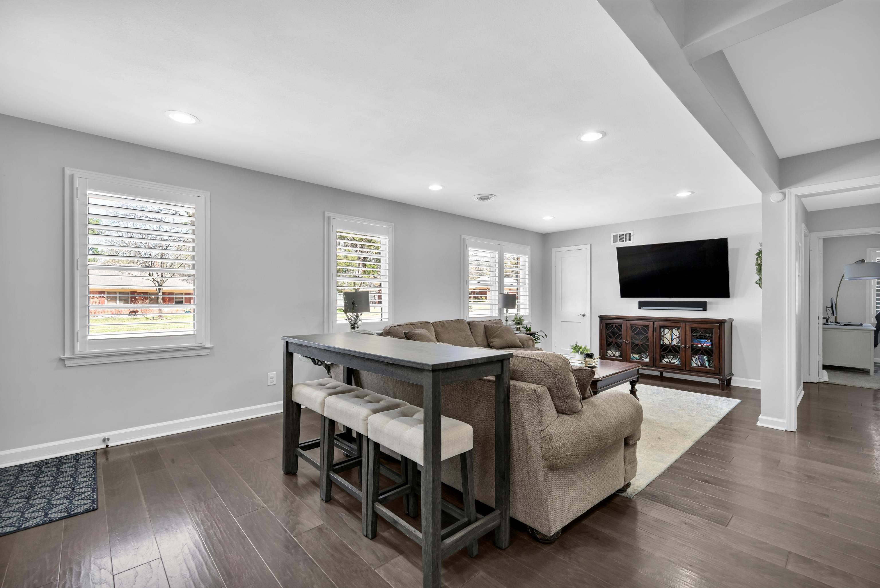 5051 Dee Road Memphis, TN 38117 - Photo 5 of 32 a living room with furniture a flat screen tv and wooden floor