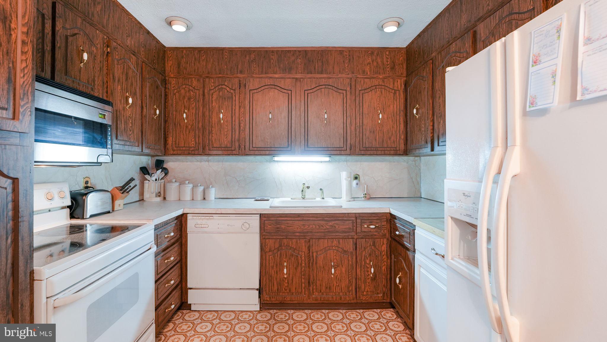 34 Cotton Road Levittown, PA 19057 - Photo 10 of 30 Gallery Image 10