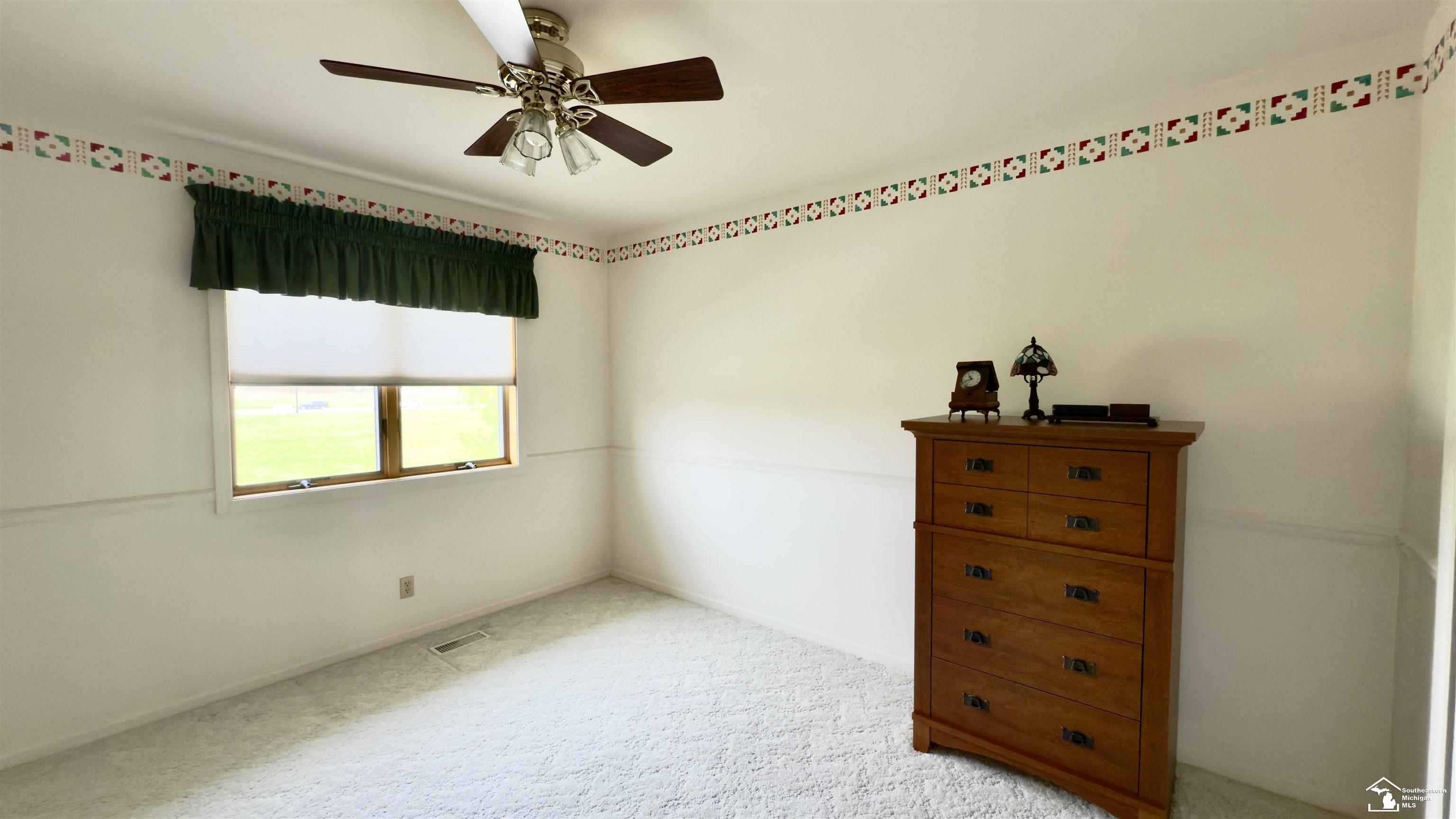 21380 Georgetown Road Trenton, MI 48183 - Photo 26 of 33 50174951-d82e4b12-4afc-4bdc-af92-61e481cb17ae.JPG