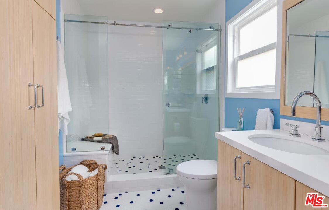 1706 Preuss Road Los Angeles, CA 90035 - Photo 11 of 23 Gallery Image 11