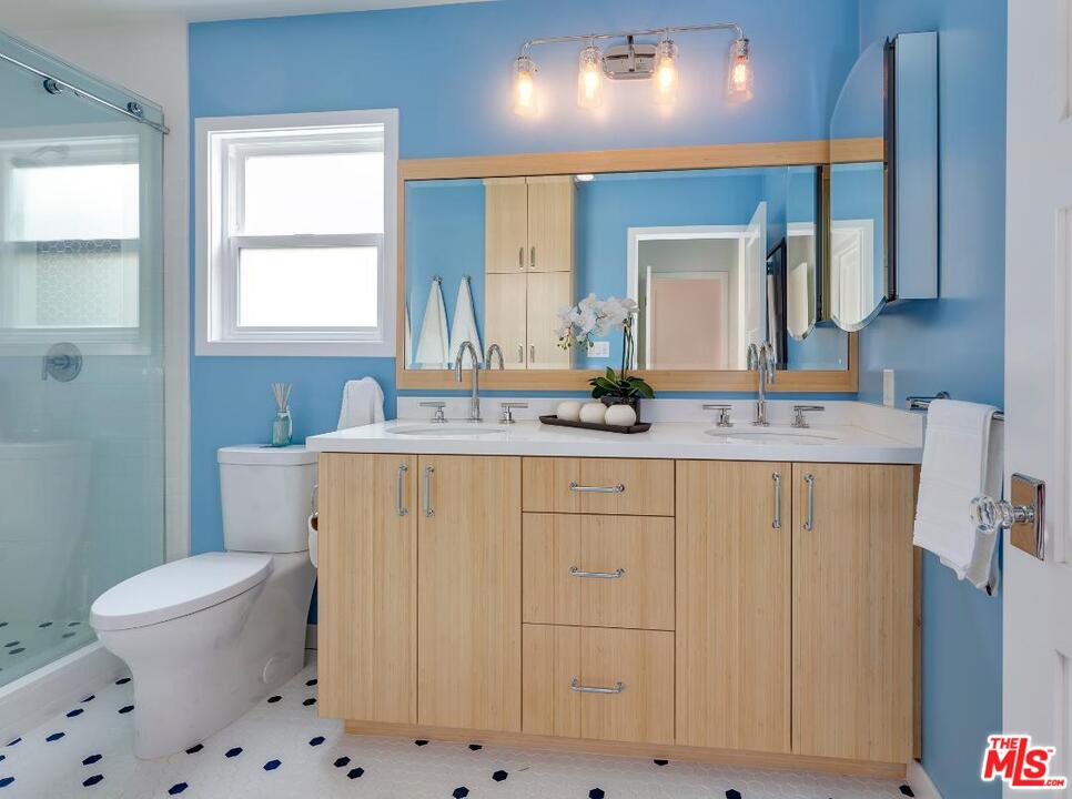 1706 Preuss Road Los Angeles, CA 90035 - Photo 12 of 23 Gallery Image 12