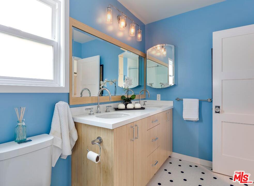 1706 Preuss Road Los Angeles, CA 90035 - Photo 13 of 23 Gallery Image 13