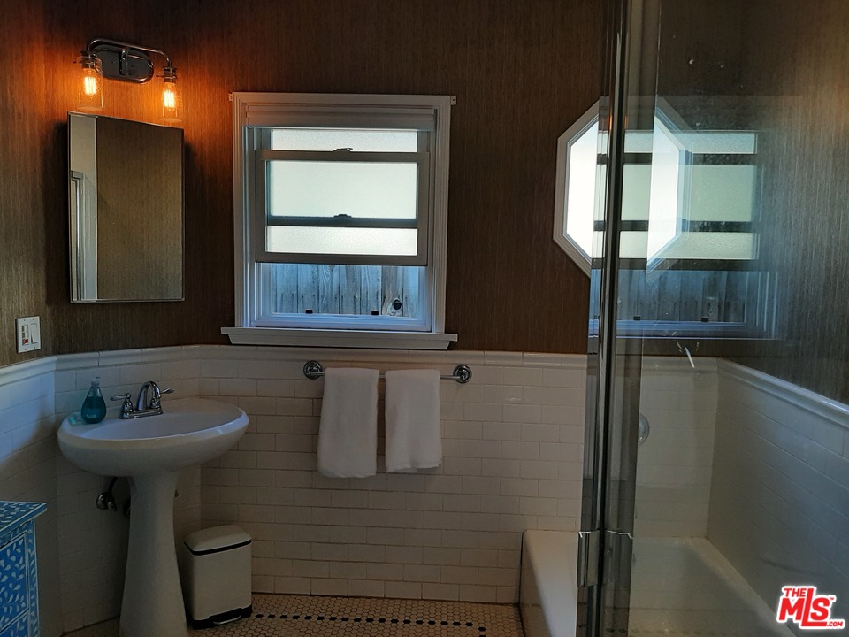 1706 Preuss Road Los Angeles, CA 90035 - Photo 20 of 23 Gallery Image 20