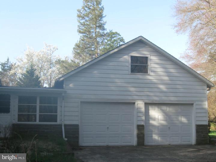 844 Route 537 Cream Ridge, NJ 08514 - Photo 4 of 16